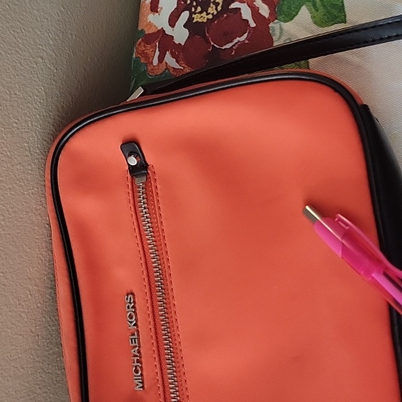 Michael Kors Crossbody - Picture 6 of 6